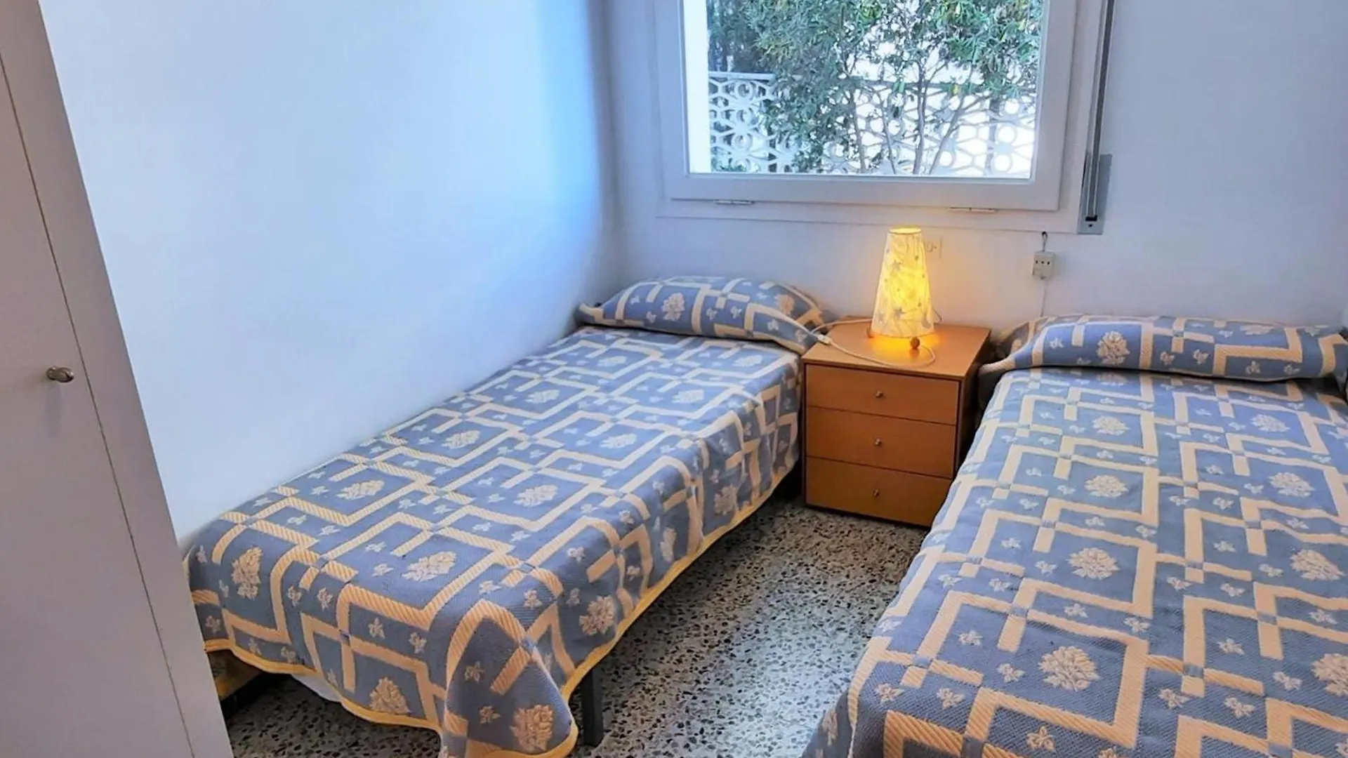 Apartamento Comodo 2 Habitaciones Con Terraza Y Wifi A 600M De La Playa En Llanca - Es-170-14 Spain
